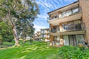 'Bay Parklands' Close to Waters Edge